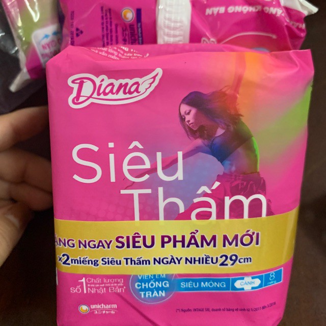 Băng vệ sinh siêu mỏng cánh Diana siêu thấm 8 miếng