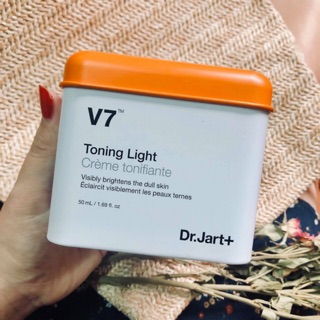 Kem dưỡng trắng tái tạo da v7 toning light hàn quốc