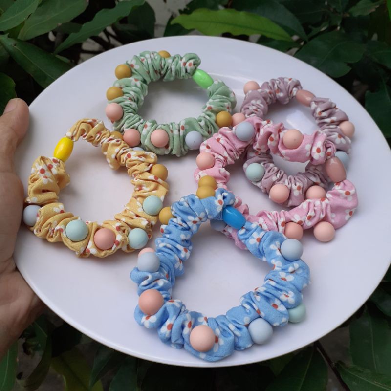 Cột tóc Scrunchies hoa cúc đính hạt tròn siêu xinh