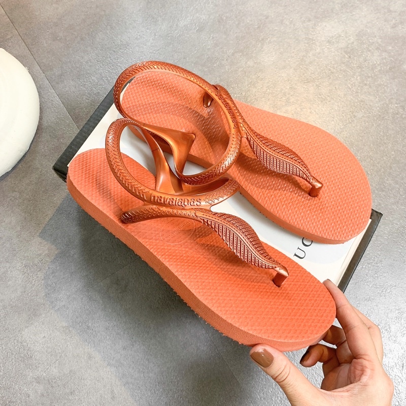 Giày xăng đan đế bằng quai mảnh, sandal quai kẹp hình chiếc lá tông xốp siêu nhẹ