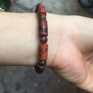 Vòng tay gỗ sưa komtum
