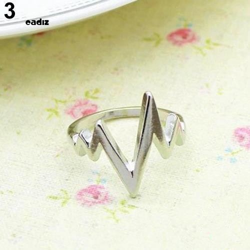 Nhẫn đeo giữa ngón tay hình mũi tên