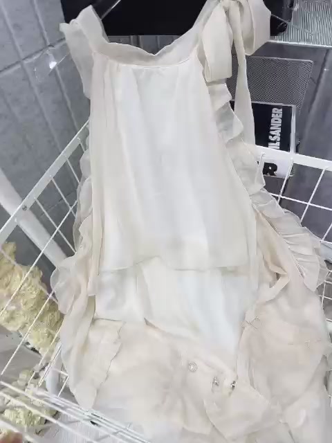 Áo bèo hở vai tay rơi viền bèo dáng yếm chất tơ lụa 2 lớp cho nàng dạo phố | BigBuy360 - bigbuy360.vn