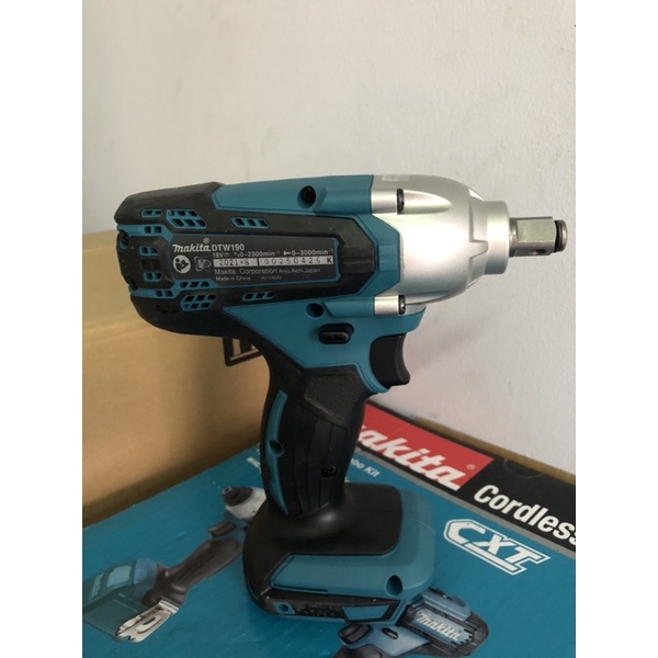 Máy vặn bu lông Makita DTW190: Lực xoắn 190N