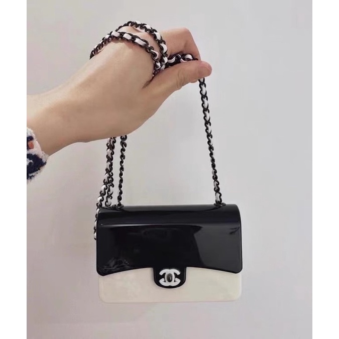 Gift vip chanel trắng đen mini
