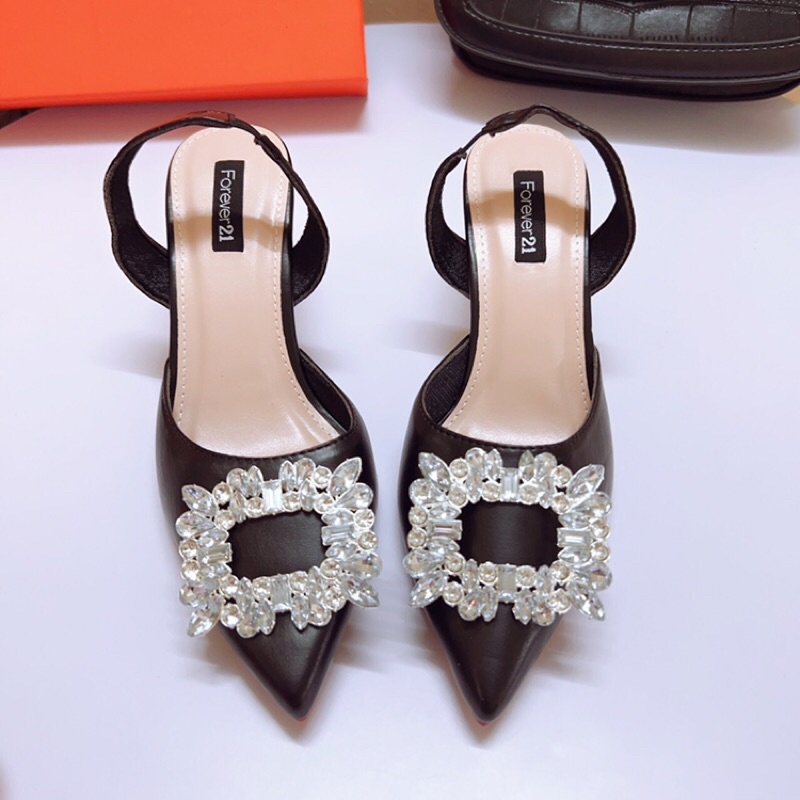 Bán sỉ Sandal bít mũi tag đá Trắng vuông gót nhọn 5p hàng cao cấp