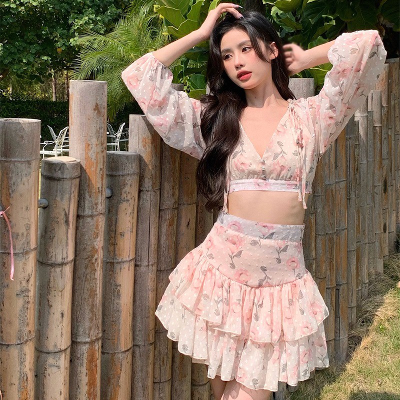 Set áo crop top vải voan hở lưng phối chân váy lưng cao in hoa dễ thương