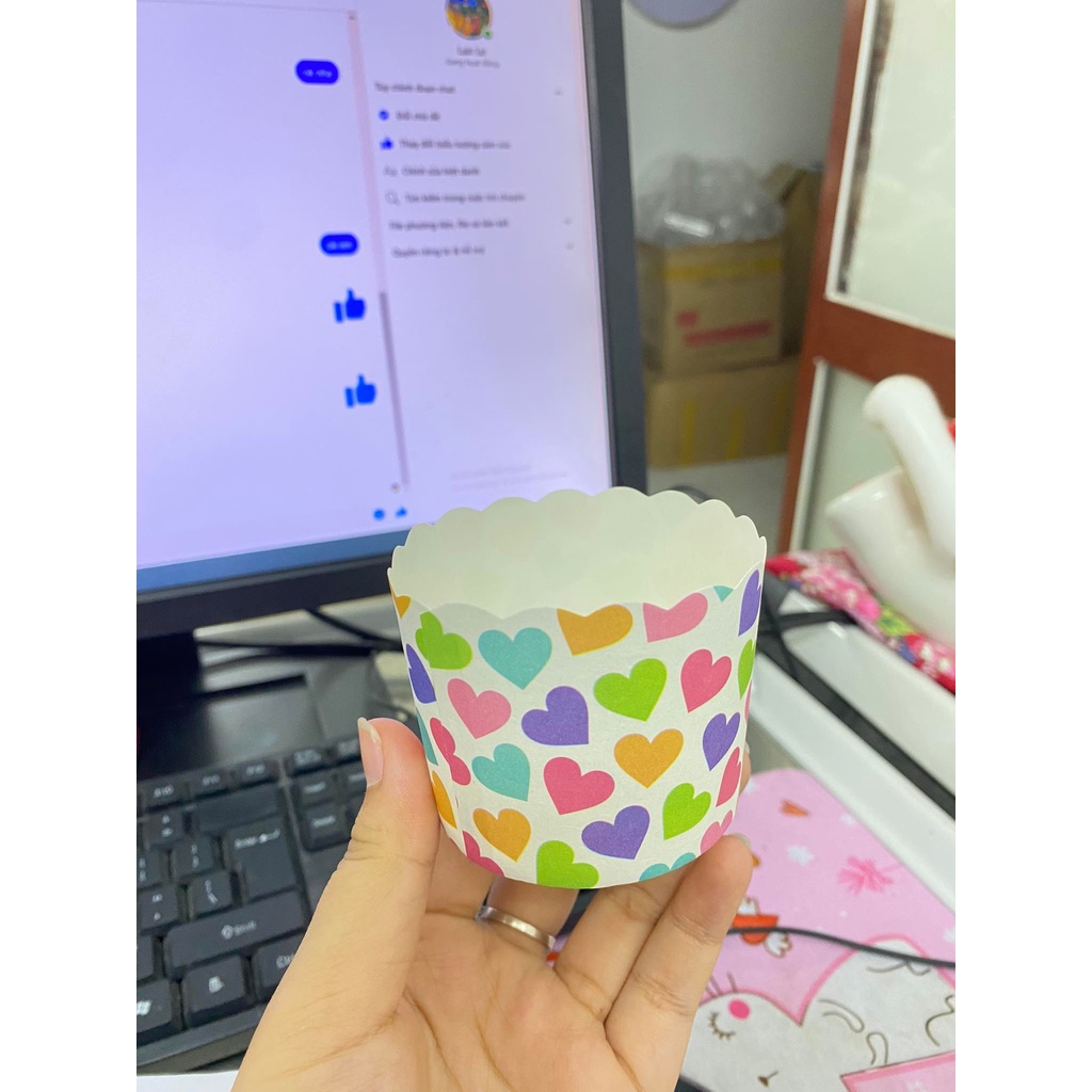 50 ly cupcake màu ngẫu nhiên