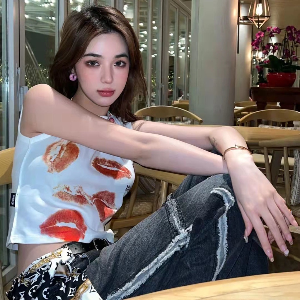 Áo Hai Dây In Hình Son Môi Phong Cách Mỹ Dành Cho Nữ