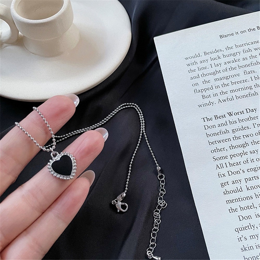 Vòng cổ mặt trái tim màu đen phong cách retro cho nữ