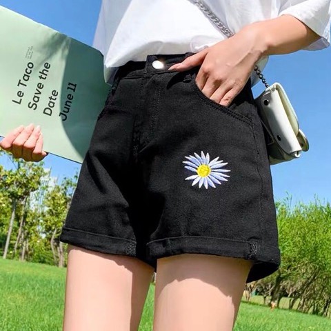 Quần Short Cạp Cao_Thêu Hoa Cúca