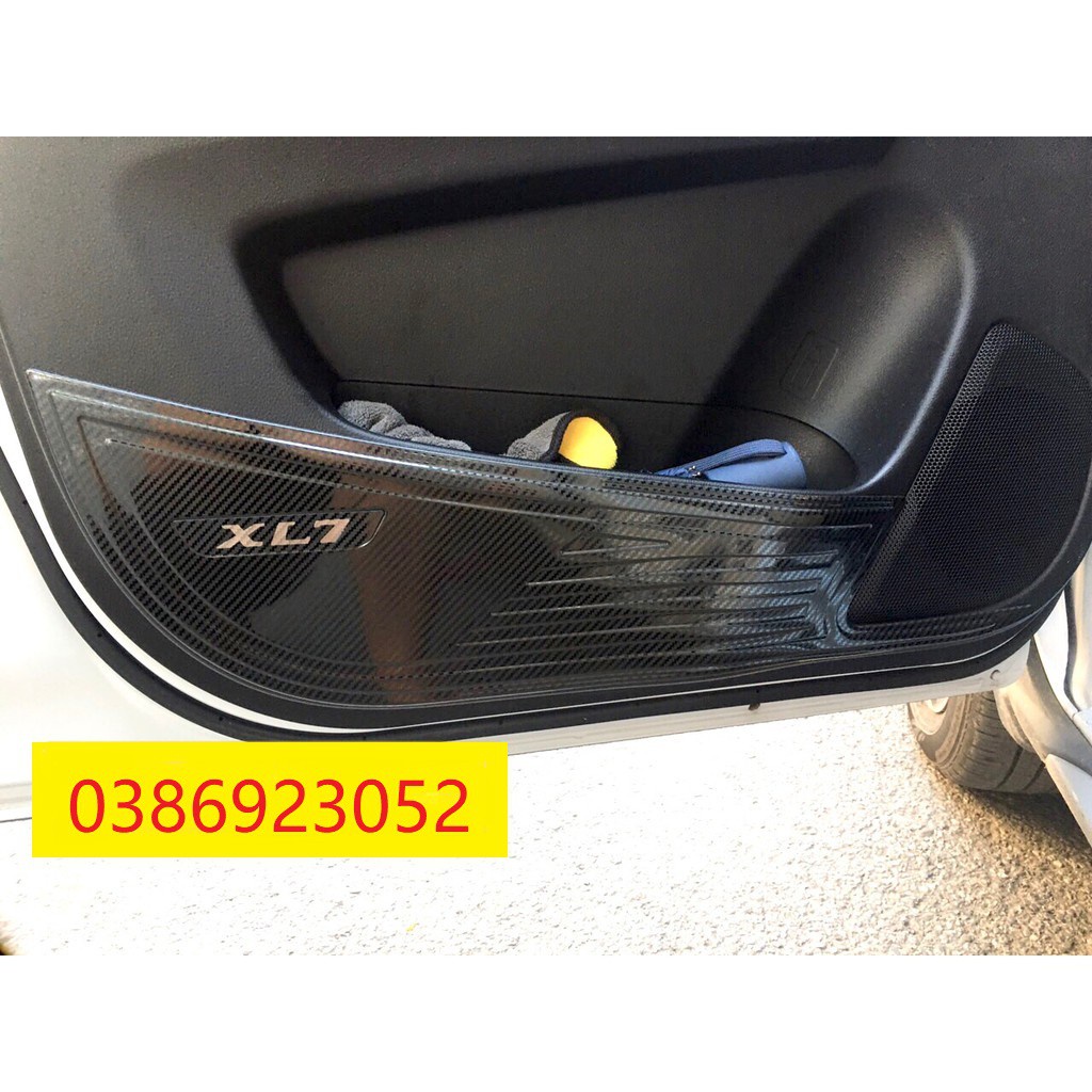 Ốp Tapli cánh cửa cacbon xe Suzuki XL7 2020- 2021 - Vân carbon cao cấp