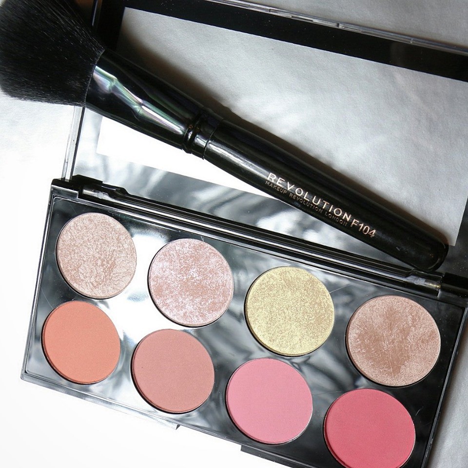 Bảng phấn Má 3 in 1 Makeup Revolution - Goddess