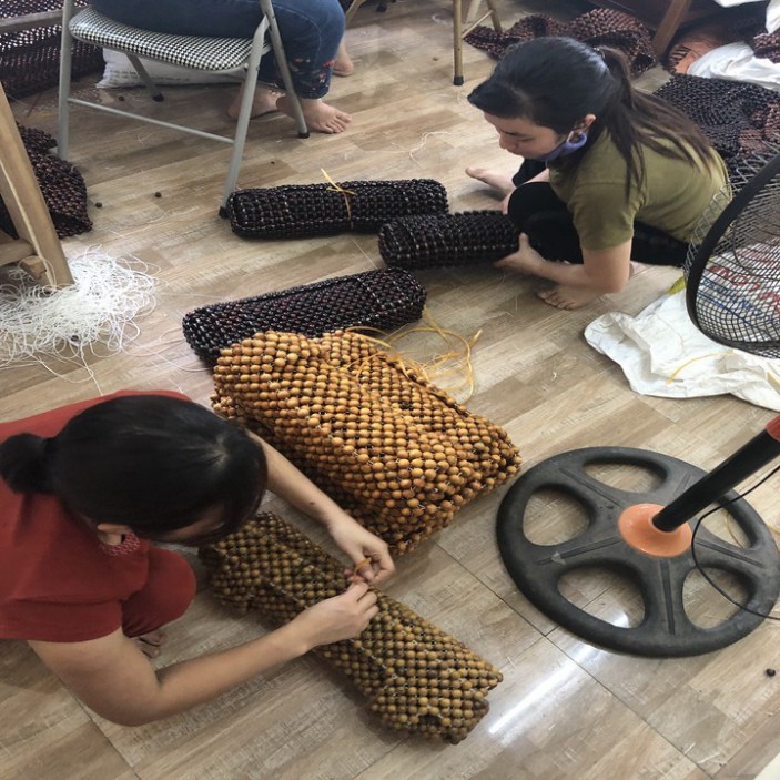 Sản Phẩm Đệm hạt gỗ tựa lưng massage ô tô gỗ Bach Xanh 100% tự nhiên, đan kết diềm mép cao cấp .