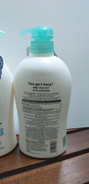 tắm-gội-2-trong-1-pigeon-700ml màu xanh