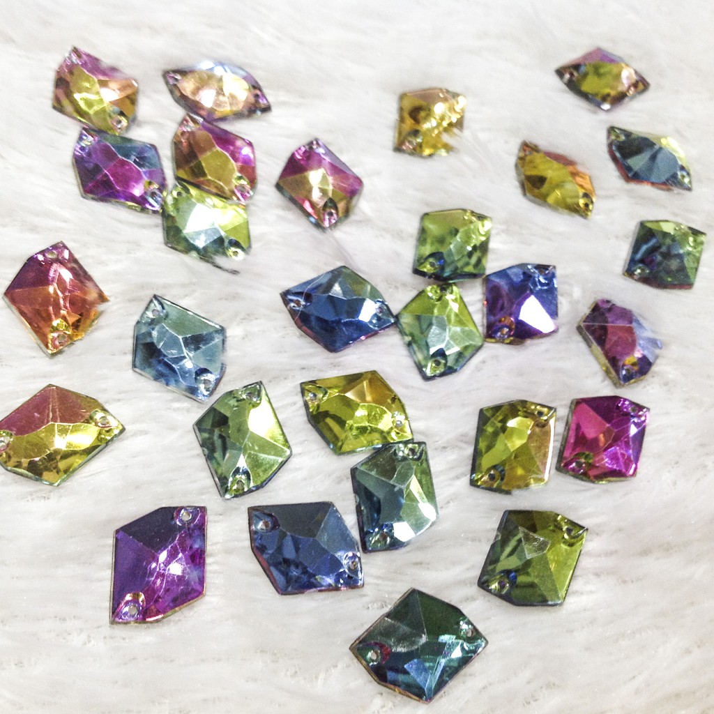 Hạt đá acrylic kết áo tráng gương ánh 7 màu đính áo hình thoi nhiều giác lấp lánh size 2cm