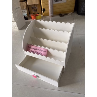 Kệ trưng bày sơn móng nail trưng bày son và nước hoa