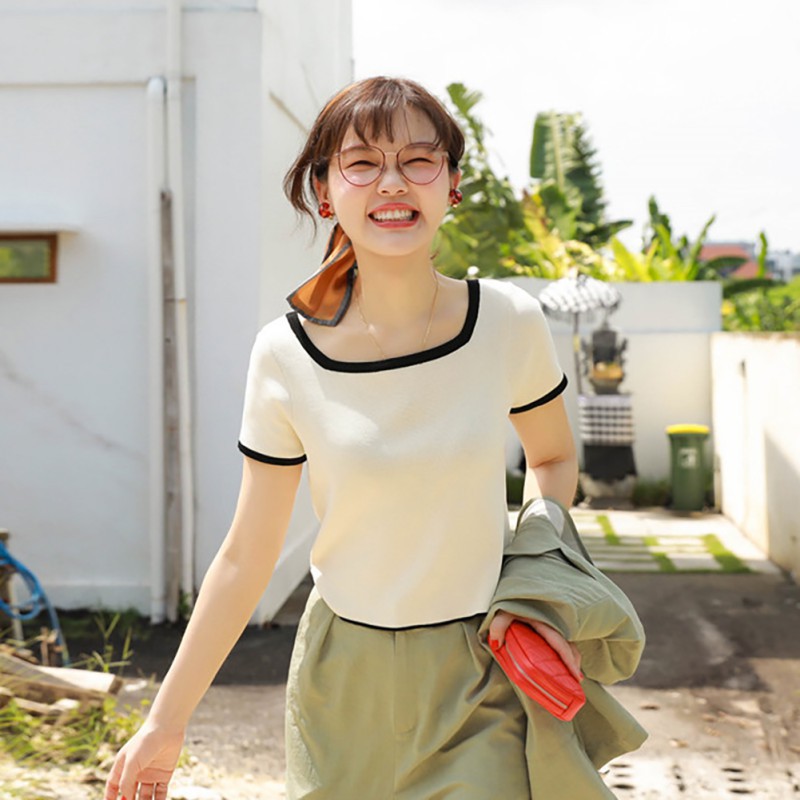 Áo croptop cổ vuông tay ngắn thiết kế đơn giản hợp thời trang | BigBuy360 - bigbuy360.vn