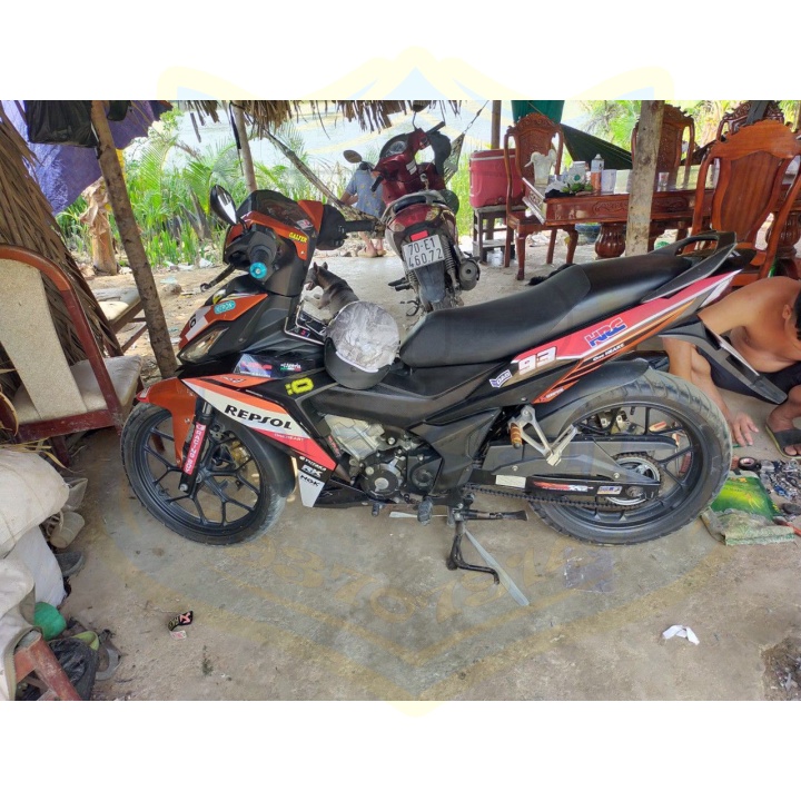 ( Quí khách vui lòng mang ra tiệm cho thợ dán ) Tem winner repsol cam đen