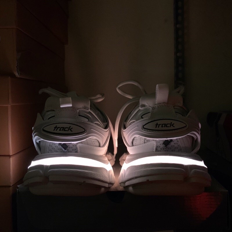 GIÀY BA.LEN TRACK LED LAI AU ĐỈNH CAO