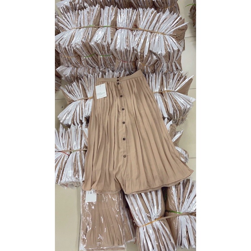 Chân váy nâu dập ly phối cúc | BigBuy360 - bigbuy360.vn