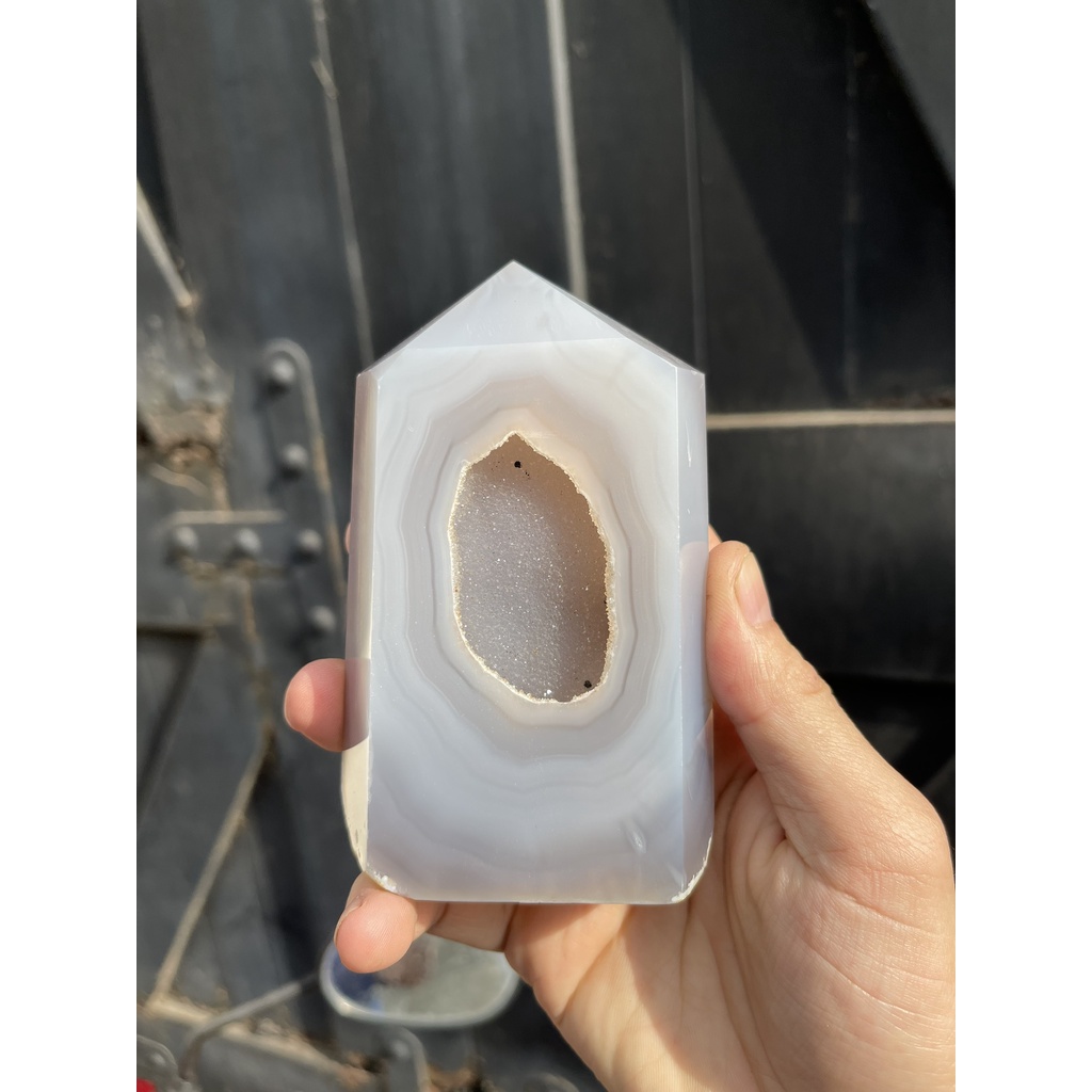 Trụ đá Ma Nao có hốc – Agate Druzy Geode Tower (NH3), KT: 12×7.5CM, KL: 0.55 KG | CADA DECOR