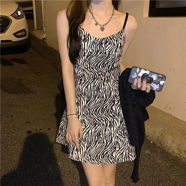 Đầm Hai Dây Họa Tiết Sọc Vằn Thời Trang Nữ Tính | BigBuy360 - bigbuy360.vn