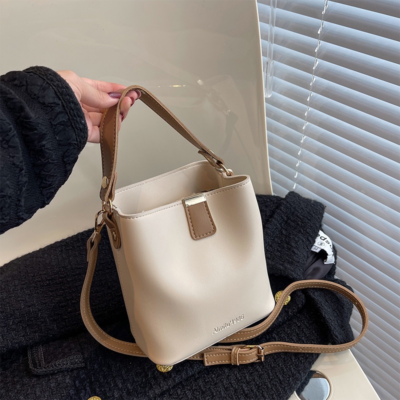 Túi IELGY đeo một bên vai phong cách retro dễ phối đồ thời trang cho nữ