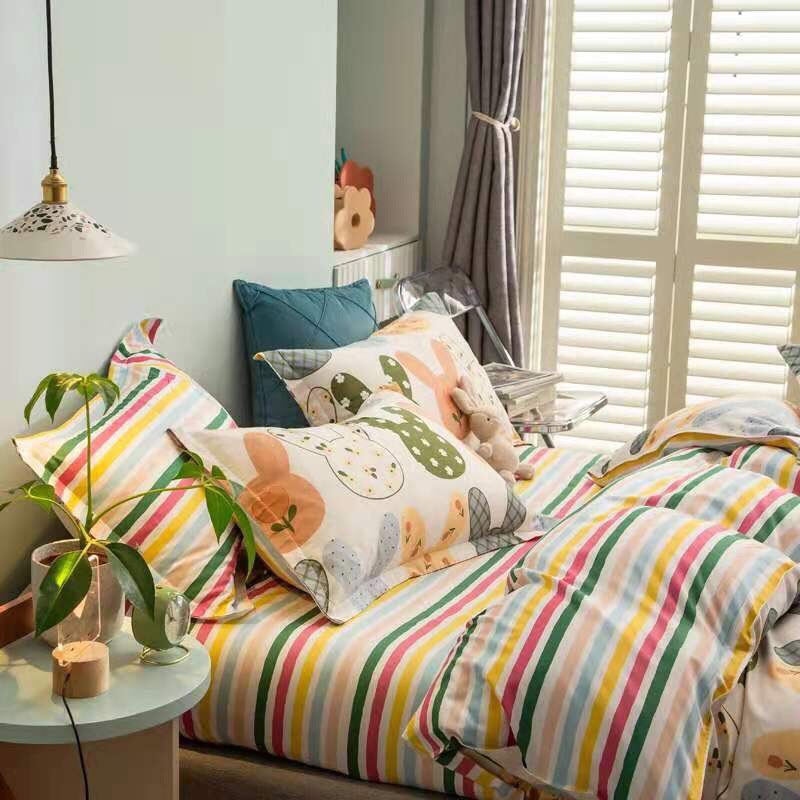 Bộ chăn ga Cotton Poly -cô bé  dâu tây xinh Luis bedding chăn ga Hàn Quốc đủ màu đủ size (miễn phí bo chun)