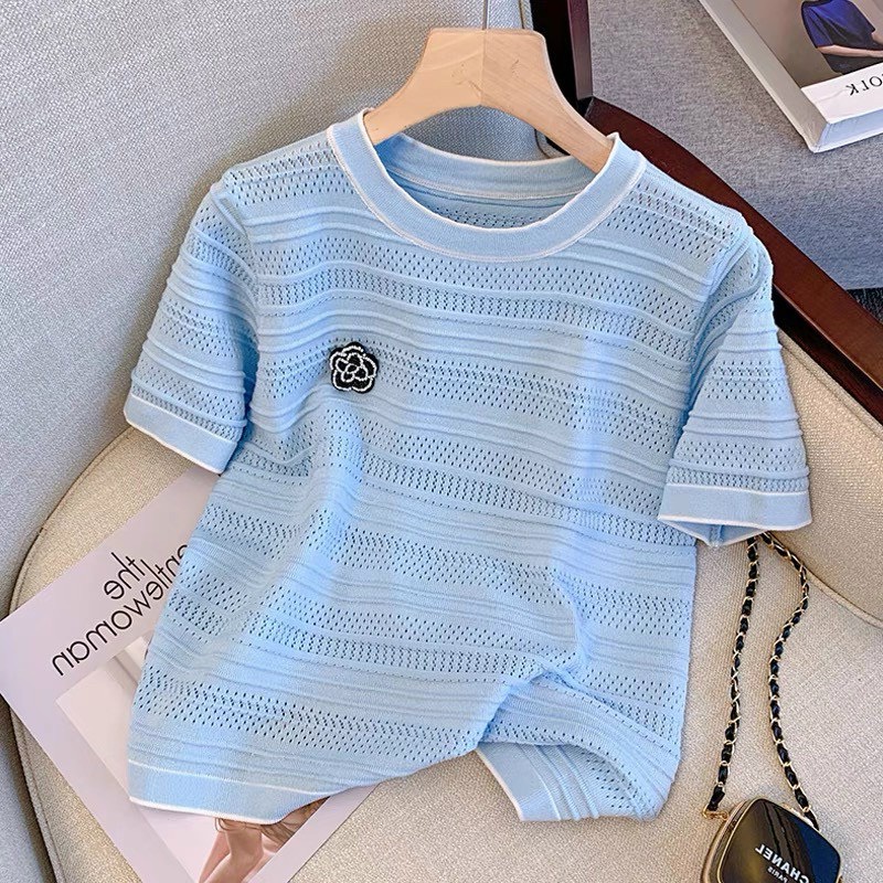 Áo len mongtoghi  kèm hoa trà