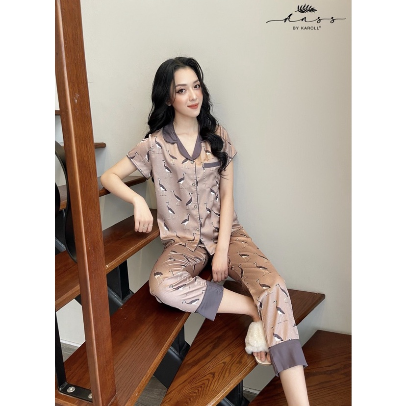 Bộ lụa hoạ tiết hạc quần dài tay cộc cổ pizama ANSS.22.001