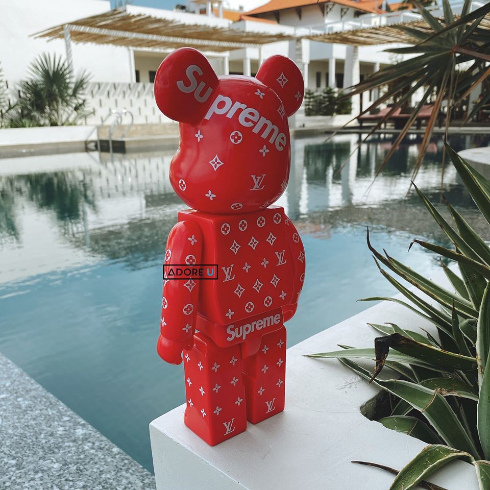 Tượng Bearbrick x LV Supreme 400%