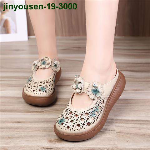 Dép Sandal Bằng Da Đế Dày Mềm Mại Họa Tiết Hoa Rỗng Thời Trang Mùa Hè Cho Nữ 2021