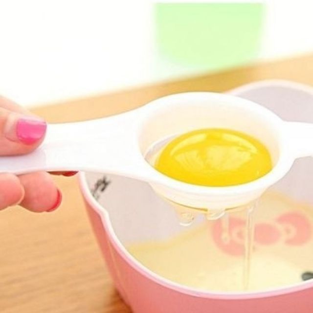 Dụng cụ tách lòng đỏ trứng