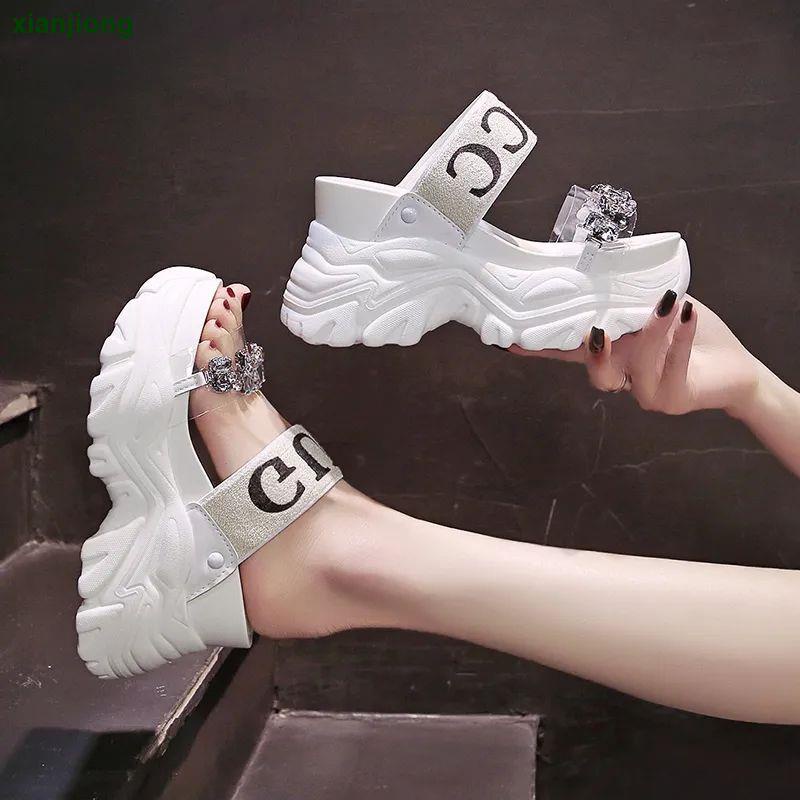 Dép Sandal Đế Xuồng Dày Dặn Đính Đá Thời Trang Quyến Rũ Cho Nữ