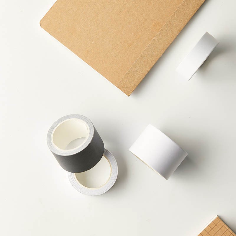 1/2 cuộn băng keo khung trắng đen đơn giản