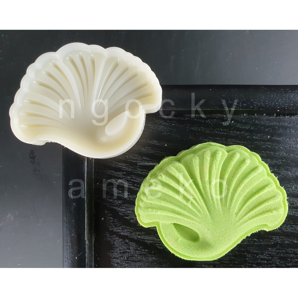 NQ00816 - KHUÔN LÒ XO BÁNH TRUNG THU / BÁNH DỨA  HÌNH GƯƠNG VÀ LÁ SEN 50G - 2 MẶT