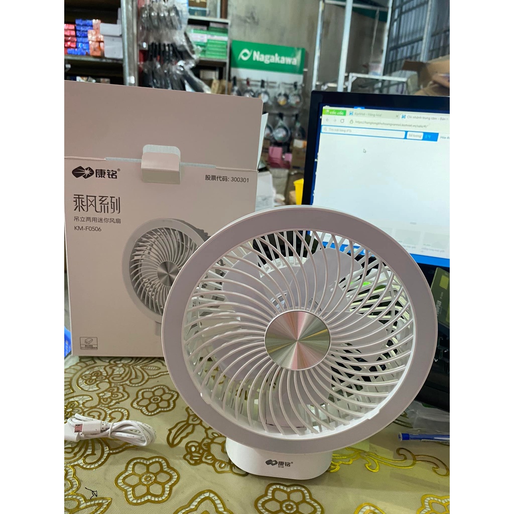 Quạt tích điện F0506 đa chức năng, để bàn, treo tường an toàn, thông minh