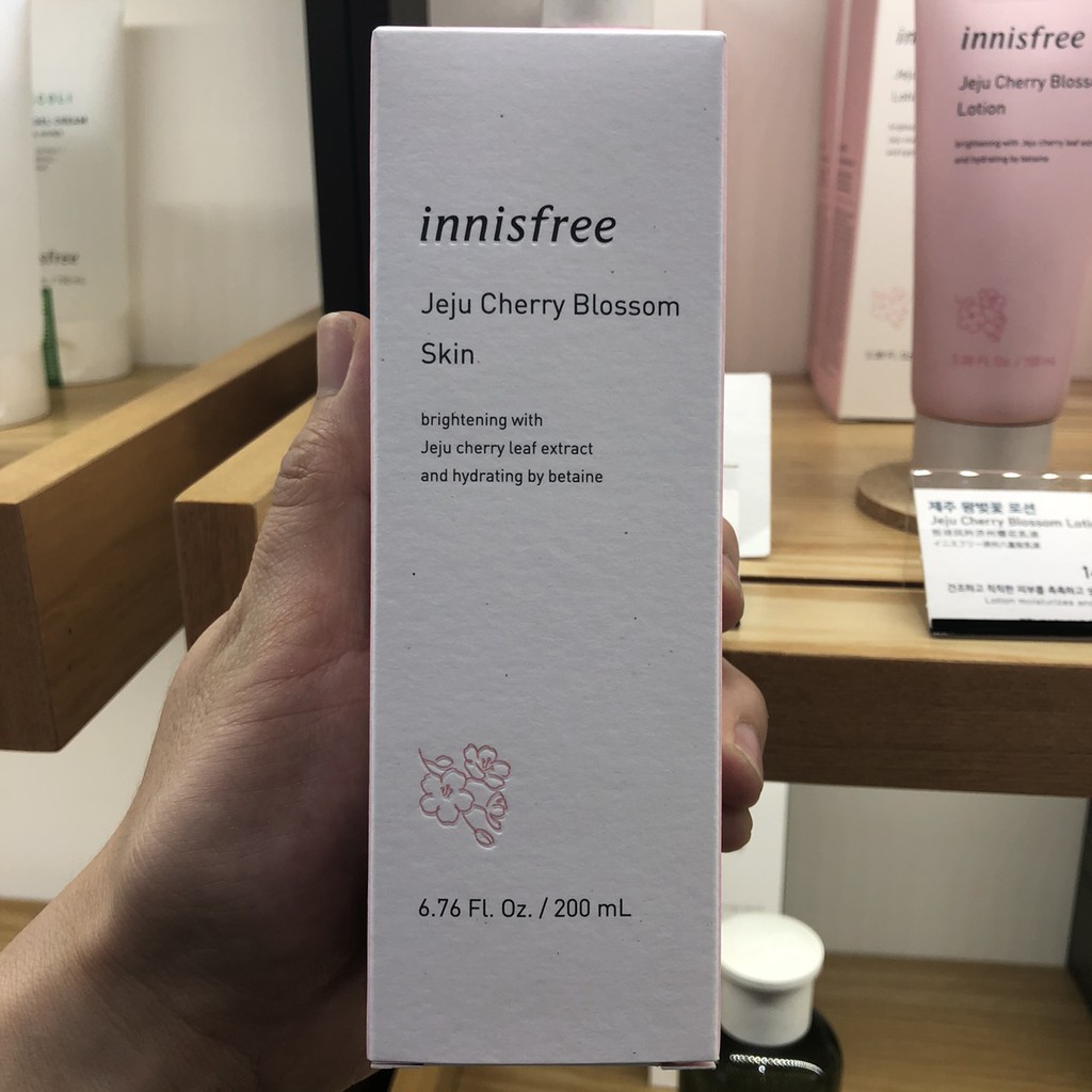 Nước cân bằng từ hoa anh đào Innisfree Jeju Cherry Blossom Skin 200ml