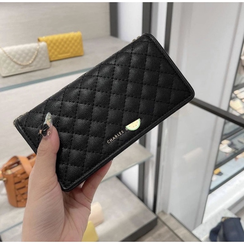 Ví dáng dài kèm xích đeo chéo