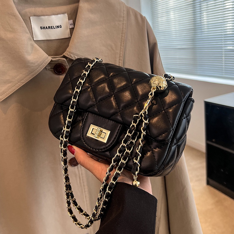 Túi Xách Dáng Vuông Phối Dây Xích Phong Cách retro