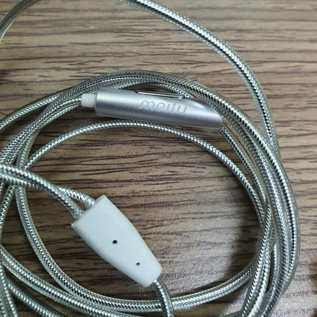 Tai Nghe Có Dây Nhét Tai XIAOMI Meitu - Chất Âm Hay - Bass Căng - Có Mic Đàm Thoại