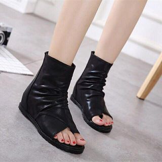 Bốt da hở mũi xỏ ngón cá tính