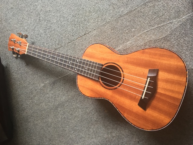 Đàn Tenor Ukulele viền tròn