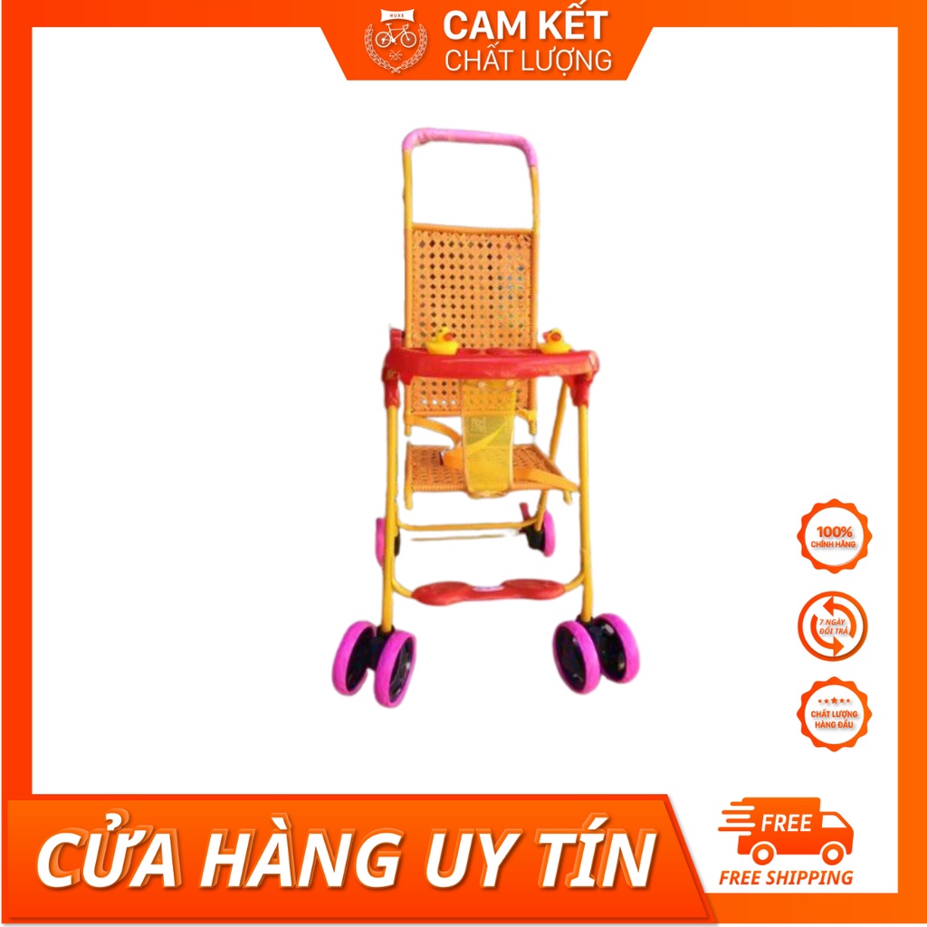 Xe đẩy mây có thể gấp gọn có tay đẩy có vịt kêu và có phanh xe khi cần.Xe đẩy chất lượng cao tiện ích khi đixa