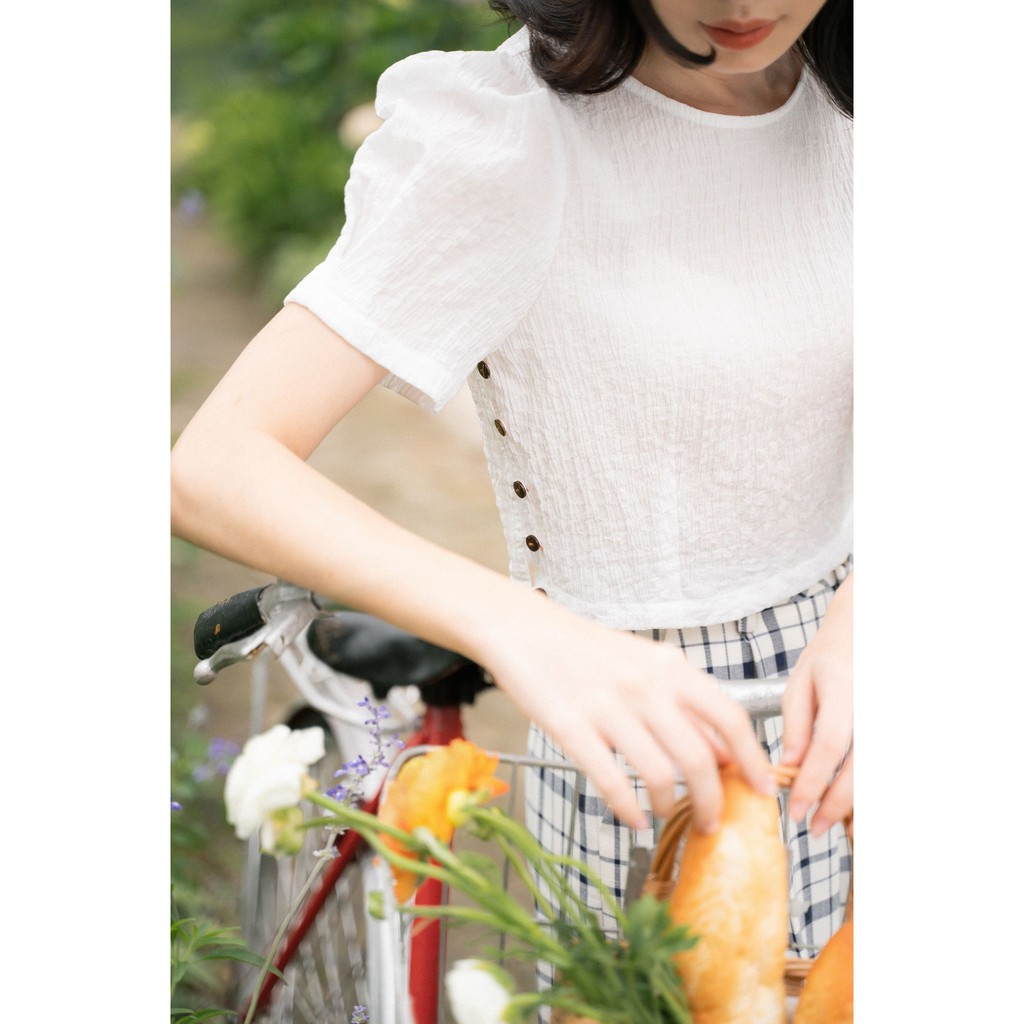 [Mã WASKT304 giảm 15% tối đa 30K đơn 99K] Sơ Mi Croptop Cúc Sườn[Madelen]