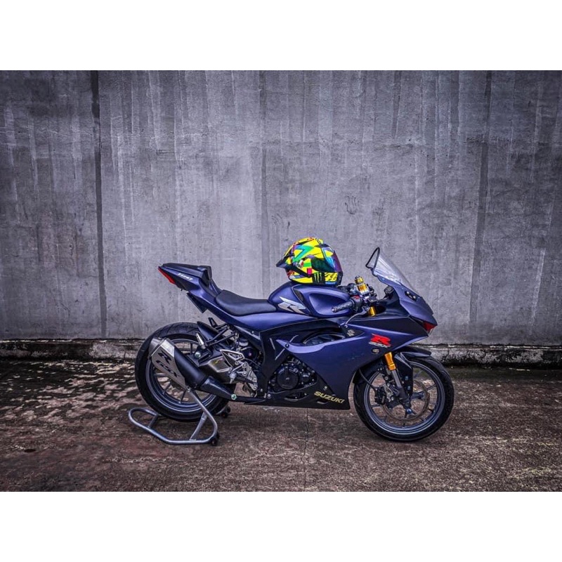 Kính chắn gió GSX150 vòm thấp dài trong suốt