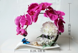 Lọ hoa và hoa trang trí