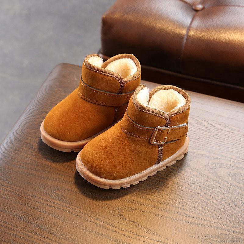 Giày boot vải bông ấm áp kiểu dáng xinh xắn cho các bé