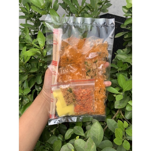 set 5 túi bánh tráng dẻo me cay cắt sợi kèm topping